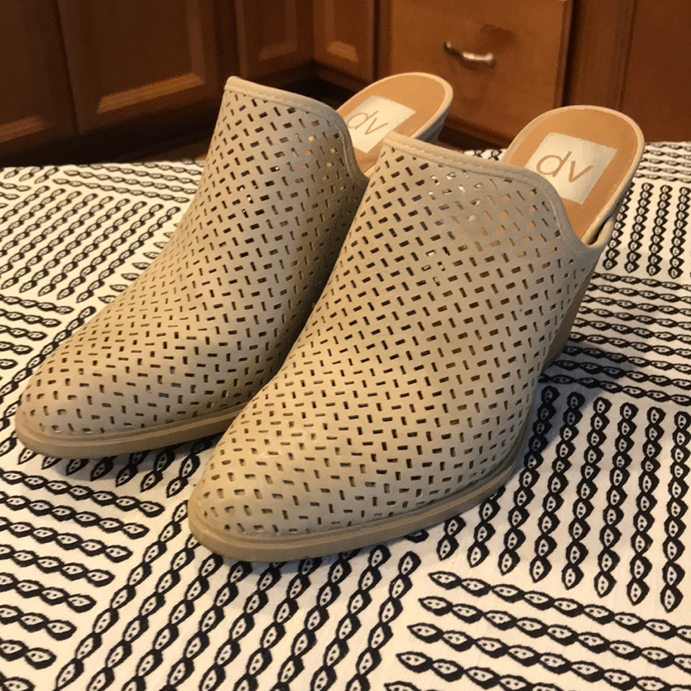 DV Slipon Booties Tan/Nude Size 6